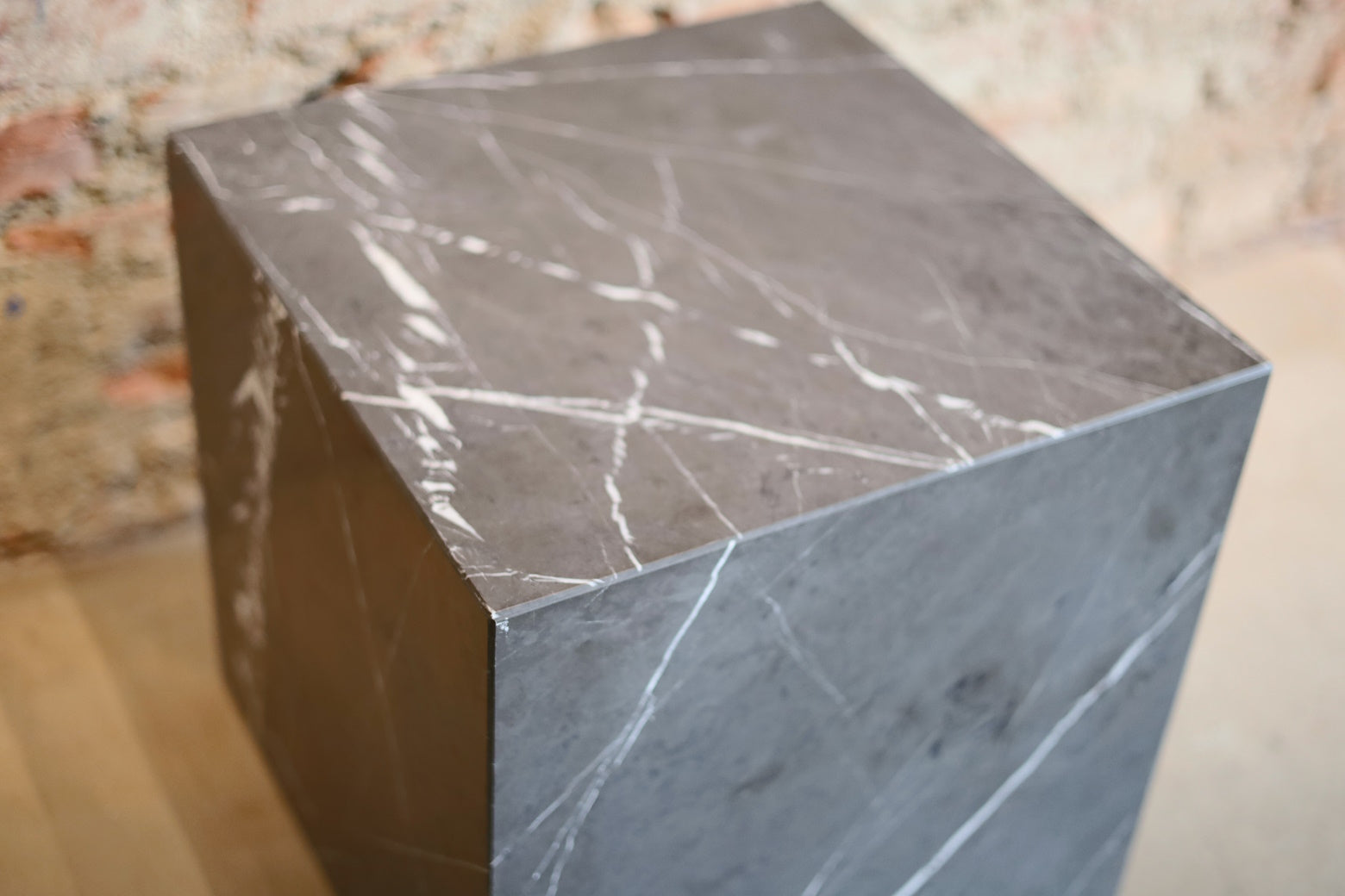 Plinth Tall, Grey Kendzo